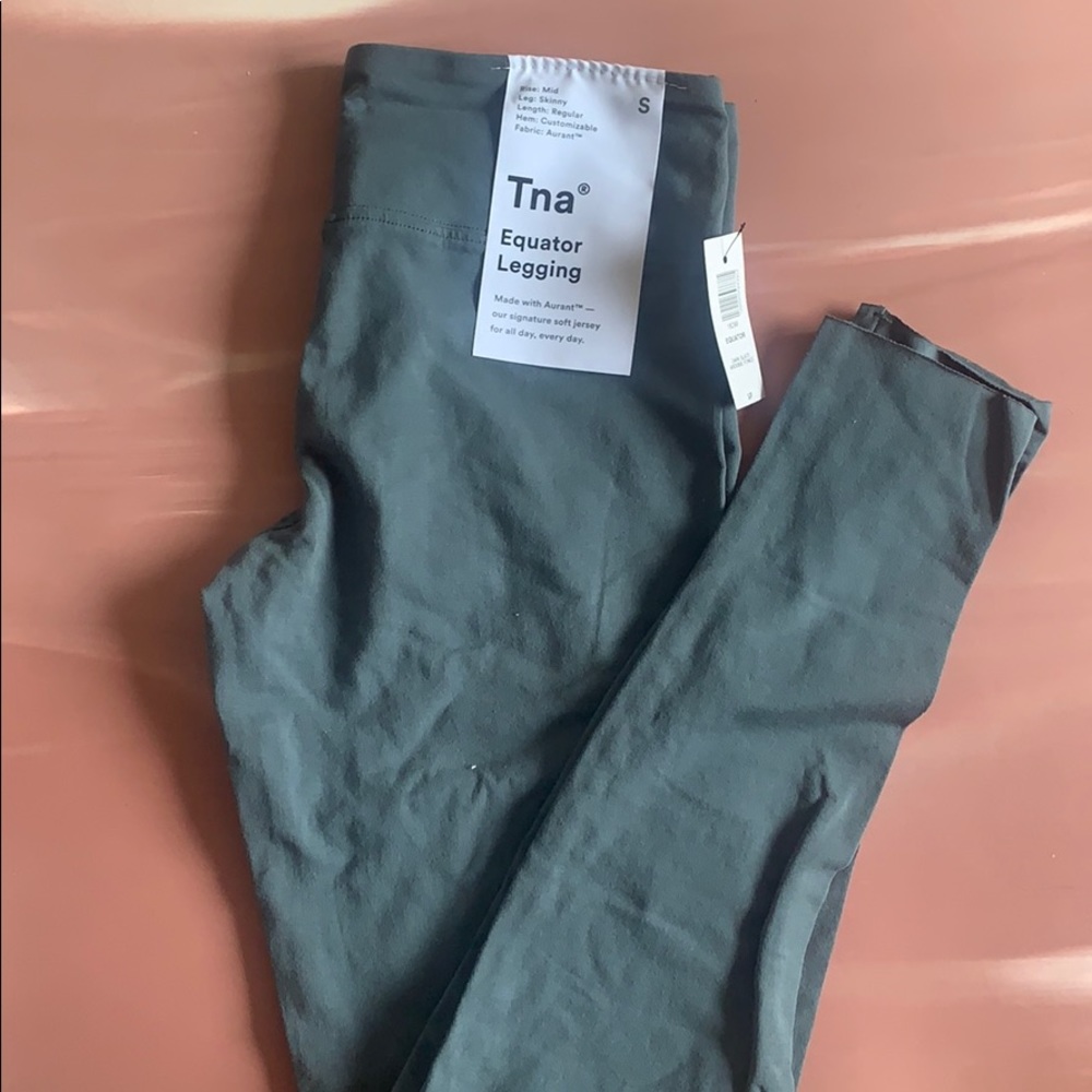 NWT Aritzia Tna legging.
